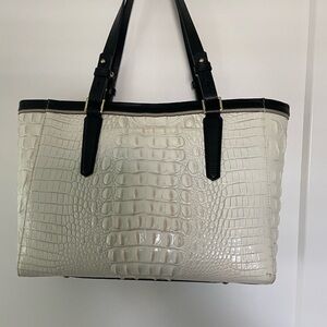 EUC Brahmin Black & Cream/White Asher Bag Hard to find beautiful bag.